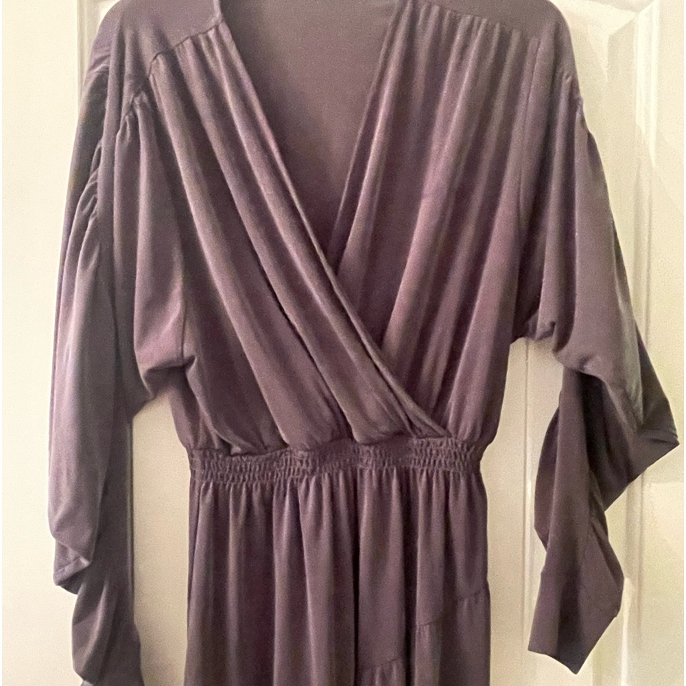 Amazing three dots dress with great details